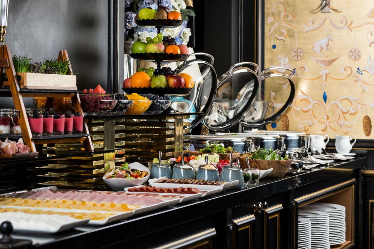 Bachleda Luxury Hotel Krakow Mgallery Hotel Collection Exterior foto A buffet at a hotel